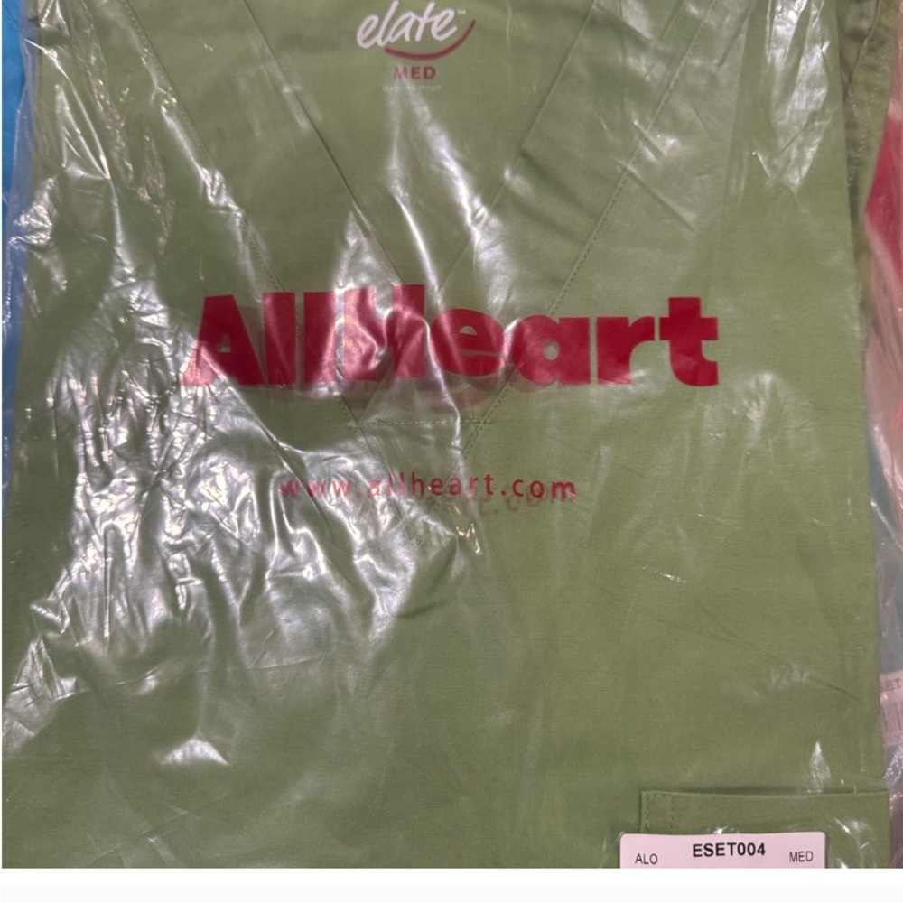 NIP Allheart scrub set, Med